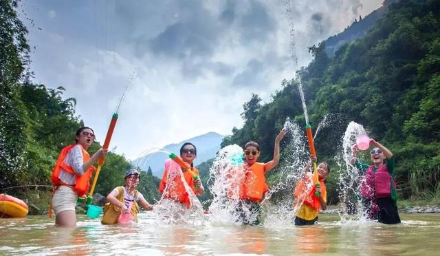 大重庆避暑胜地亲子游，人少景美还能遇见湖泊花海