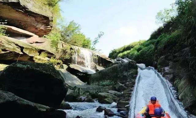 大重庆避暑胜地亲子游，人少景美还能遇见湖泊花海