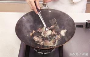 生炒甲鱼的做法，甲鱼的家常做法何大厨（做透一道食材——22款甲鱼菜）