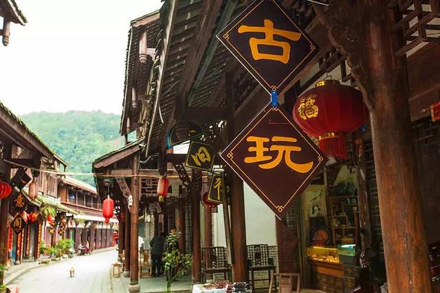 古镇推荐夜游，在流光溢彩中邂逅这座千年古镇