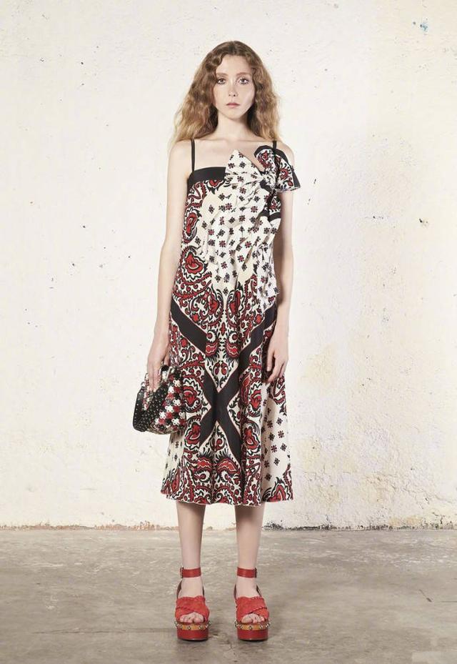 华伦天奴属于什么档次，valentino属于什么档次的牌子