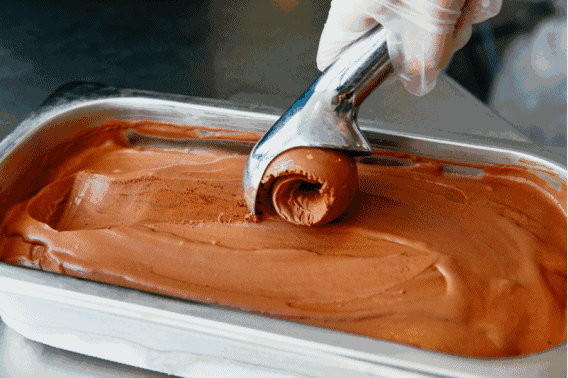 冰淇淋用英语怎么说，冰淇淋英语怎么说短语（那“甜筒、冰棒、圣代”该怎么表达呢）