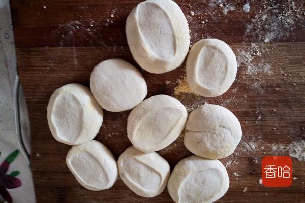 如何做糯米豆沙饼软糯好吃，一小碗糯米一小碗面粉