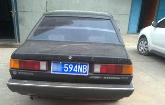 白底黑字车牌是什么车牌，黄底车牌白底车牌