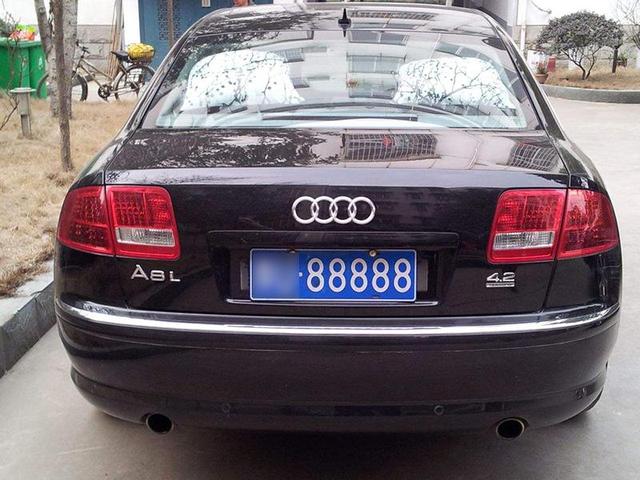 白底黑字车牌是什么车牌，黄底车牌白底车牌