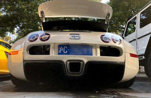 白底黑字车牌是什么车牌，黄底车牌白底车牌