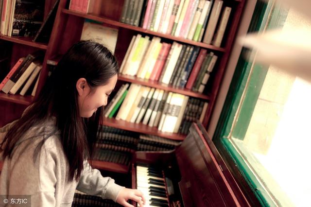 钢琴怎么学0基础，零基础学钢琴指法图解（零基础的人怎么自学钢琴）