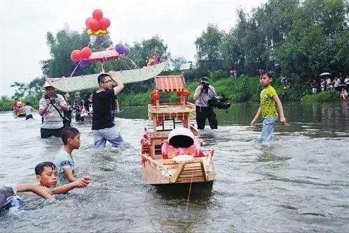 端午节这场包粽子比赛热闹又温馨，恩平这场包粽大比拼