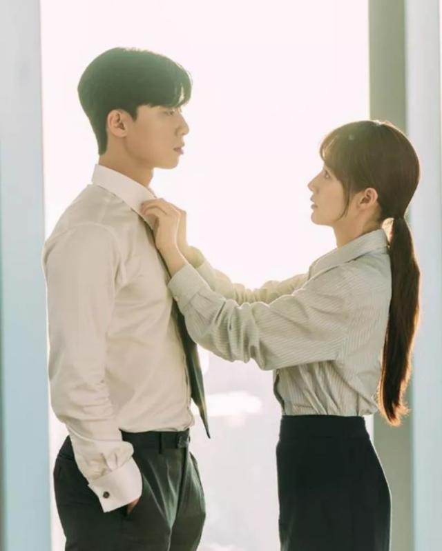 金秘书为什么那样和男主相认，金秘书为何那样双朴cp颜值养眼