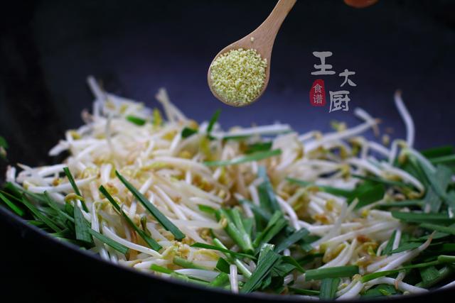 韭菜炒豆芽的做法，大厨韭菜炒豆芽的做法