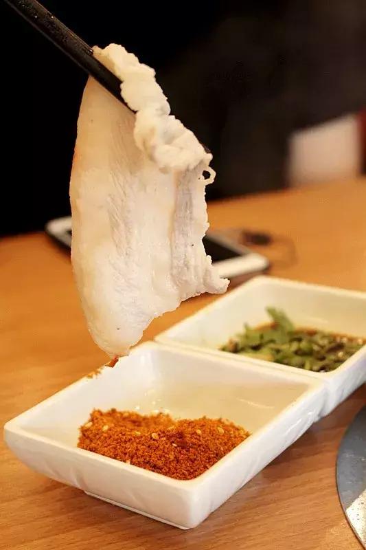 吃烤肉火锅自助餐的攻略，不用吃撑也能回本