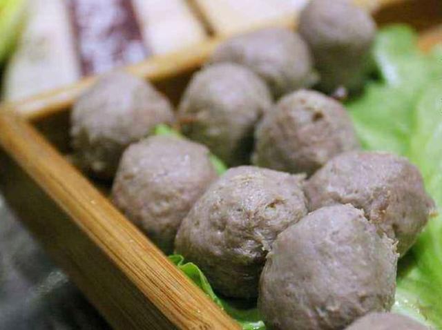 贵州牛瘪火锅制作，一道令人“反胃”的黑暗料理