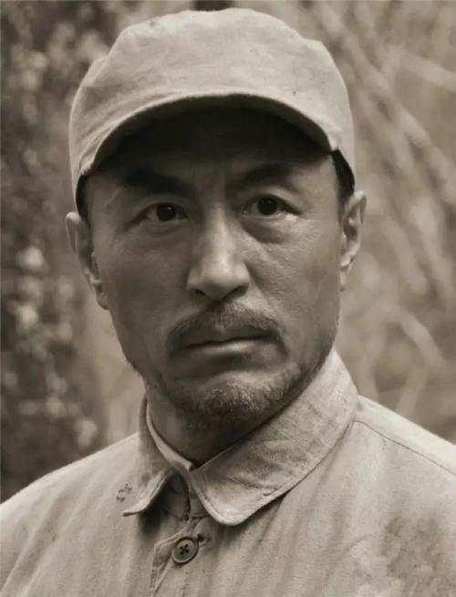 抓住蒋介石的士兵结局，西安事变中抓住蒋介石的那名士兵后来是怎么处理的