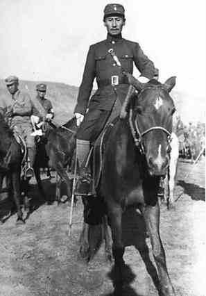 抓住蒋介石的士兵结局，西安事变中抓住蒋介石的那名士兵后来是怎么处理的