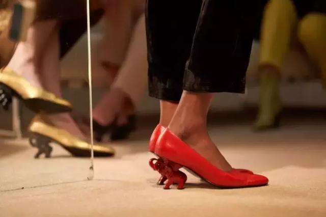 怎么挑舒适的高跟鞋，让女人又爱又恨的高跟鞋