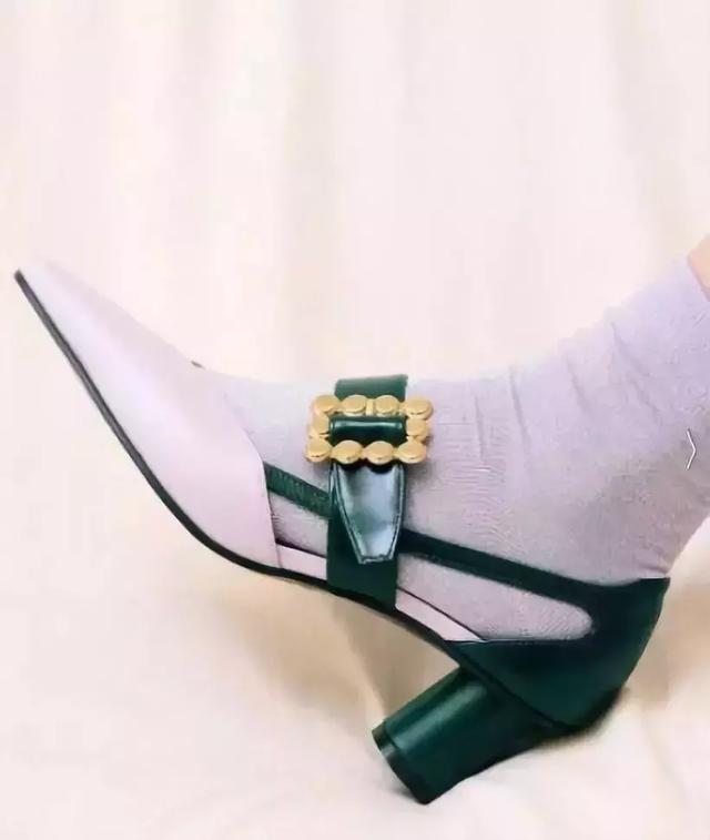 怎么挑舒适的高跟鞋，让女人又爱又恨的高跟鞋