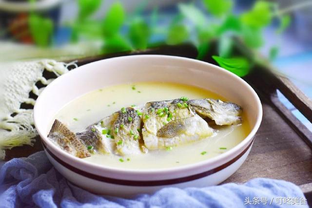 鲫鱼汤如何做出来又白又香无腥味，教你鲫鱼汤的正确做法