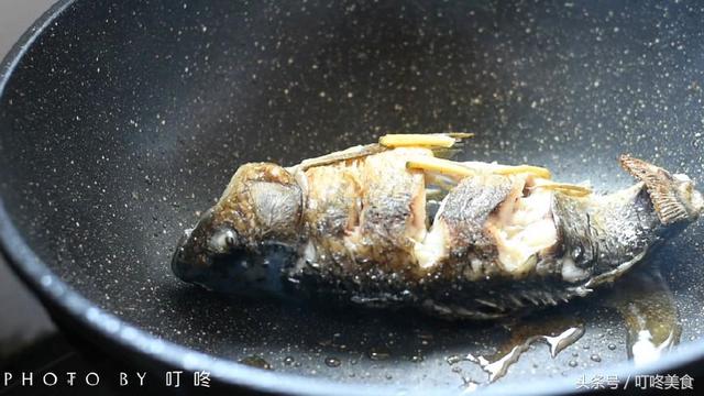 鲫鱼汤如何做出来又白又香无腥味，教你鲫鱼汤的正确做法