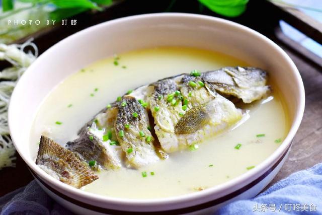 鲫鱼汤如何做出来又白又香无腥味，教你鲫鱼汤的正确做法