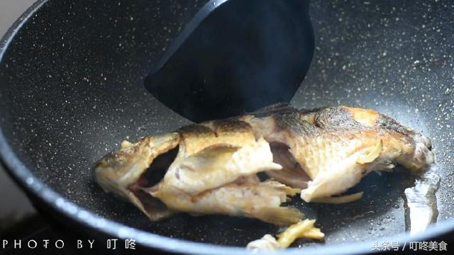 鲫鱼汤如何做出来又白又香无腥味，教你鲫鱼汤的正确做法