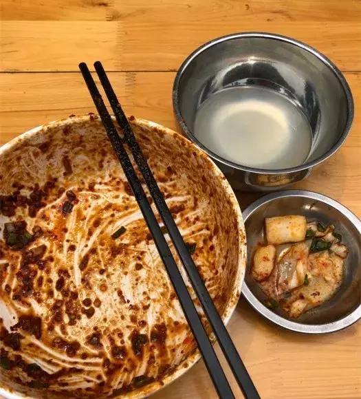 成都城南网红美食一条街，生母为了她放弃生命56岁因癌症异国去世