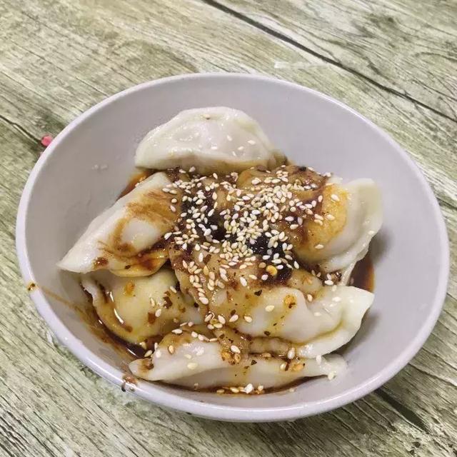 成都城南网红美食一条街，生母为了她放弃生命56岁因癌症异国去世