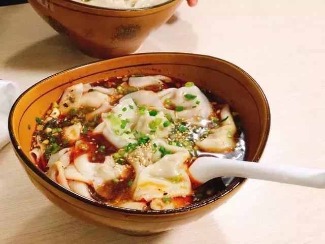 成都城南网红美食一条街，生母为了她放弃生命56岁因癌症异国去世