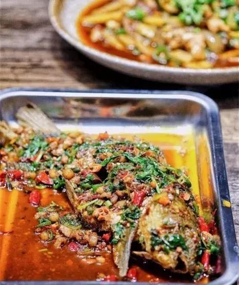 成都城南网红美食一条街，生母为了她放弃生命56岁因癌症异国去世