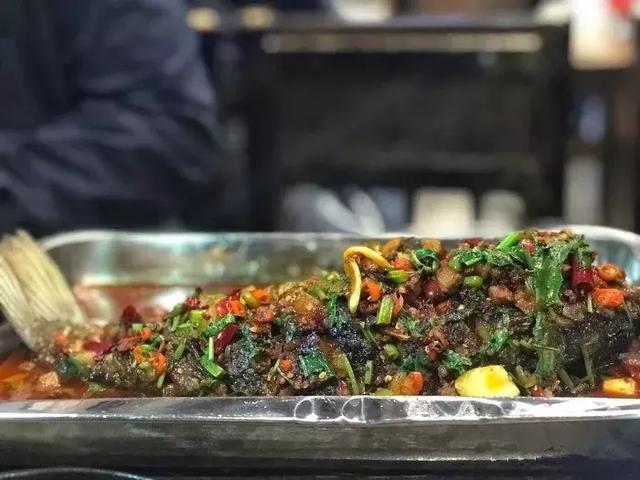 成都城南网红美食一条街，生母为了她放弃生命56岁因癌症异国去世