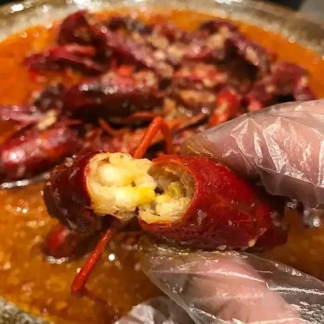 成都城南网红美食一条街，生母为了她放弃生命56岁因癌症异国去世