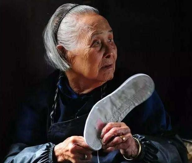 女大三抱金砖有何来历，农村俗语女大一