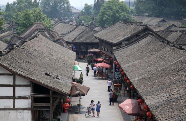 亲历电影取景地风光，跟着这些影视剧镜头去避暑
