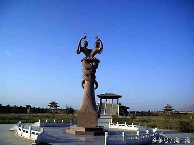 吐鲁番十大必去景点，新疆吐鲁番市葡萄沟风景区旅游攻略