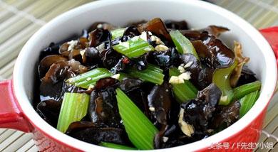 芹菜的做法大全，好吃的芹菜的家常做法（芹菜配什么菜最好吃）