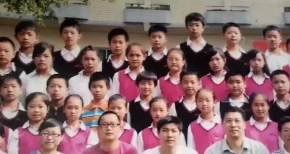 赵丽颖怎么变了没有之前可爱，小学时得赵丽颖五官已经逐渐长开