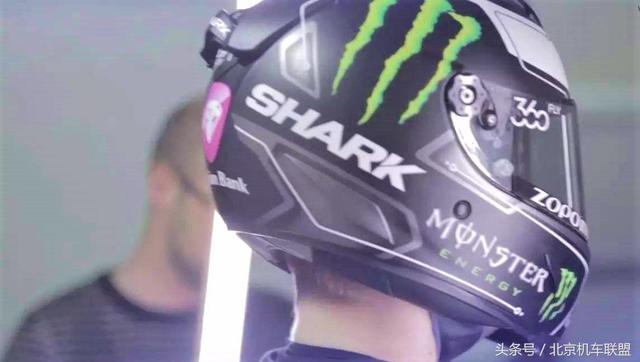 摩托头盔的种类，泡沫、果皮、电饭煲……套上就想当头盔