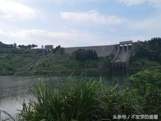 崇阳青山水库景点介绍，一组崇阳青山水库的风景照