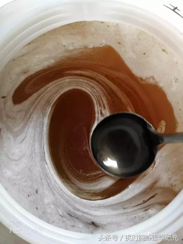 原蜜与蜂蜜有什么区别，超市蜂蜜与纯天然蜂蜜的区别你知道吗