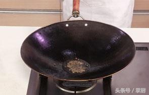 如何把带鱼炸得又酥又脆，厨师长教你做酥炸带鱼小窍门