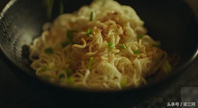 金城武的泡面神奇吃法，都在学何老师做泡面饼