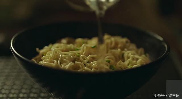 金城武的泡面神奇吃法，都在学何老师做泡面饼