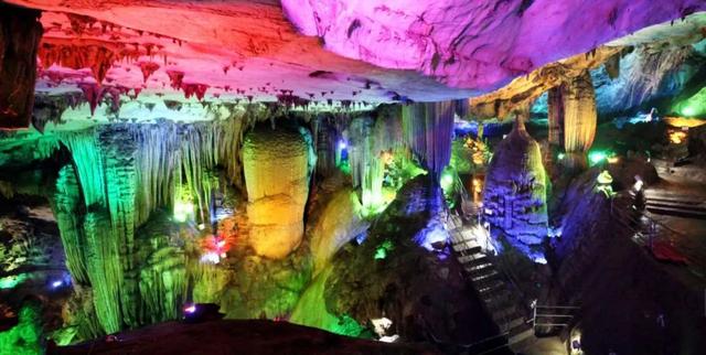 河源景点玻璃栈道，黄龙岩5D玻璃桥将在8月中旬开放