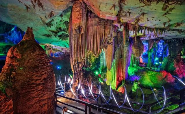 河源景点玻璃栈道，黄龙岩5D玻璃桥将在8月中旬开放