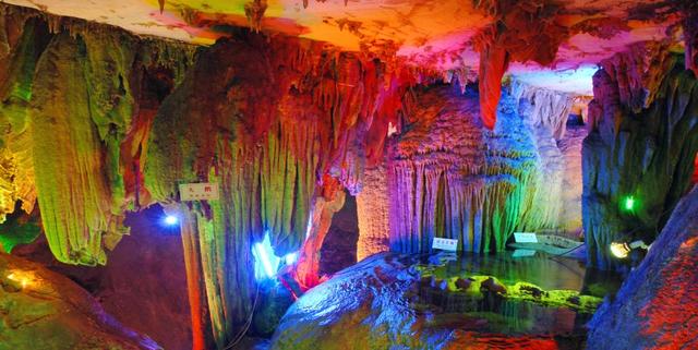 河源景点玻璃栈道，黄龙岩5D玻璃桥将在8月中旬开放