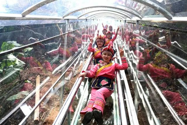 河源景点玻璃栈道，黄龙岩5D玻璃桥将在8月中旬开放