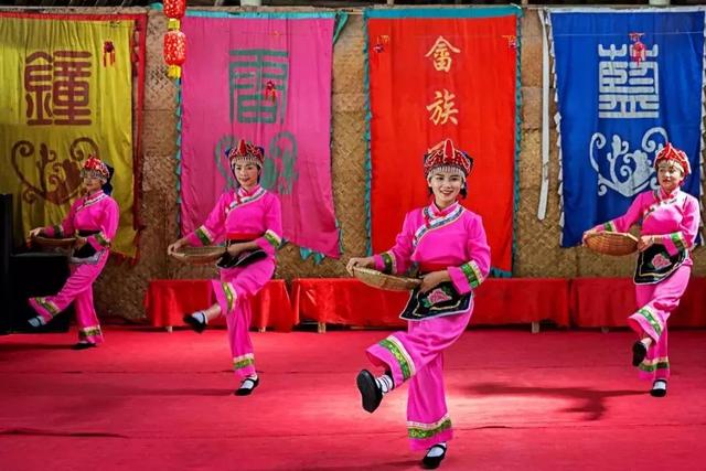 河源景点玻璃栈道，黄龙岩5D玻璃桥将在8月中旬开放