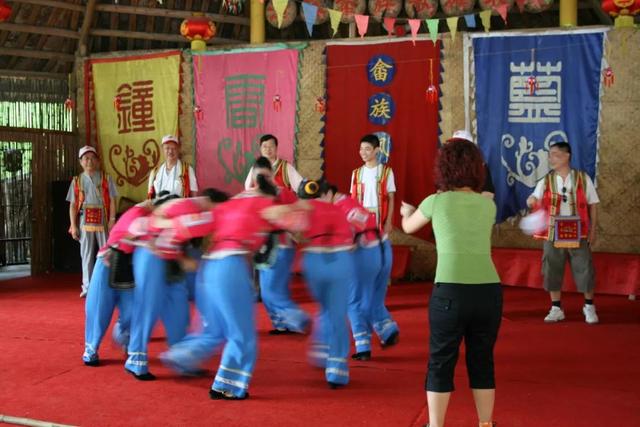 河源景点玻璃栈道，黄龙岩5D玻璃桥将在8月中旬开放