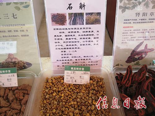 黄山高山流水石斛爆珠，游客在江西龙虎山被