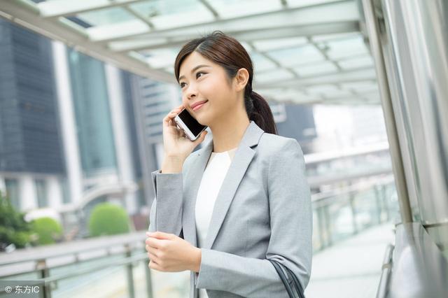 重庆地铁咬人事件，是什么让一个女人如此伤害自己