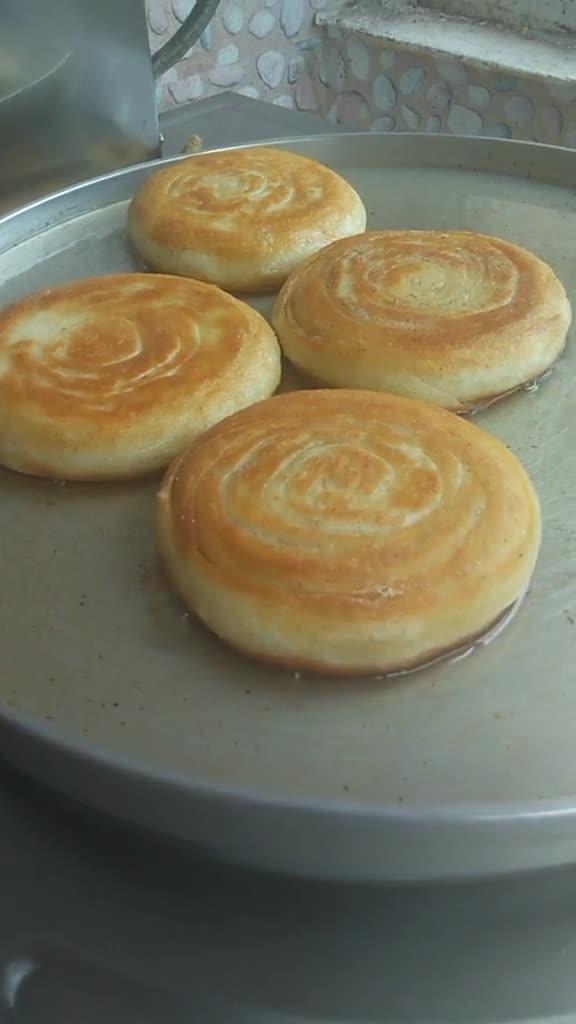 发面香酥烧饼家常做法，传统的配方做出来的最香